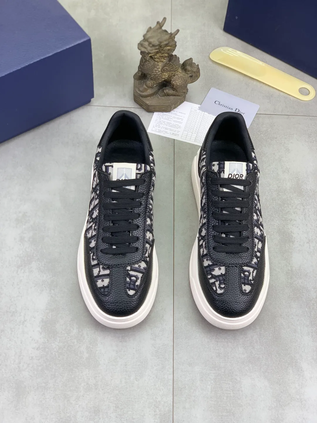 Men's men's shoes P420💰[New style]🆘[Dior] Dior original lace-up low-top men's shoes Classic casual shoes 🔥This model is the official classic model with high quality and made by famous original designers. It is made of high-quality cowhide with original materials➕comfortable and breathable mesh lining➕pigskin insole. The perfect last shape and generous and fashionable design have attracted many consumers and are suitable for drivers to drive🚗. What you want is the best quality in the market. Color: 4️⃣Color Code number: 38--44 (45 customized)